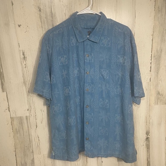Tommy Bahama 100% Silk Shirt size XL Hawaiian Aloha Vacation Resort Light Blue - Picture 1 of 6
